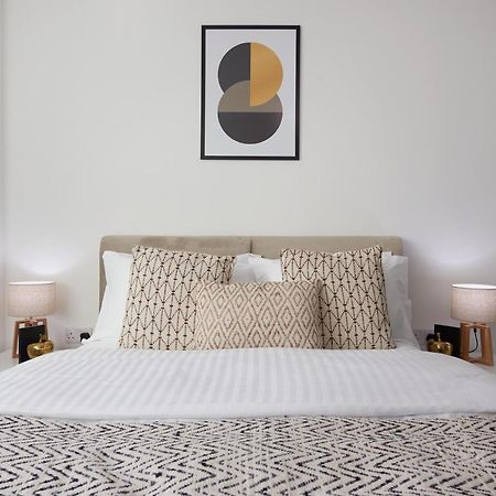 Apartmán Seven Living Slough - Free Parking & Fast Wi-Fi Exteriér fotografie