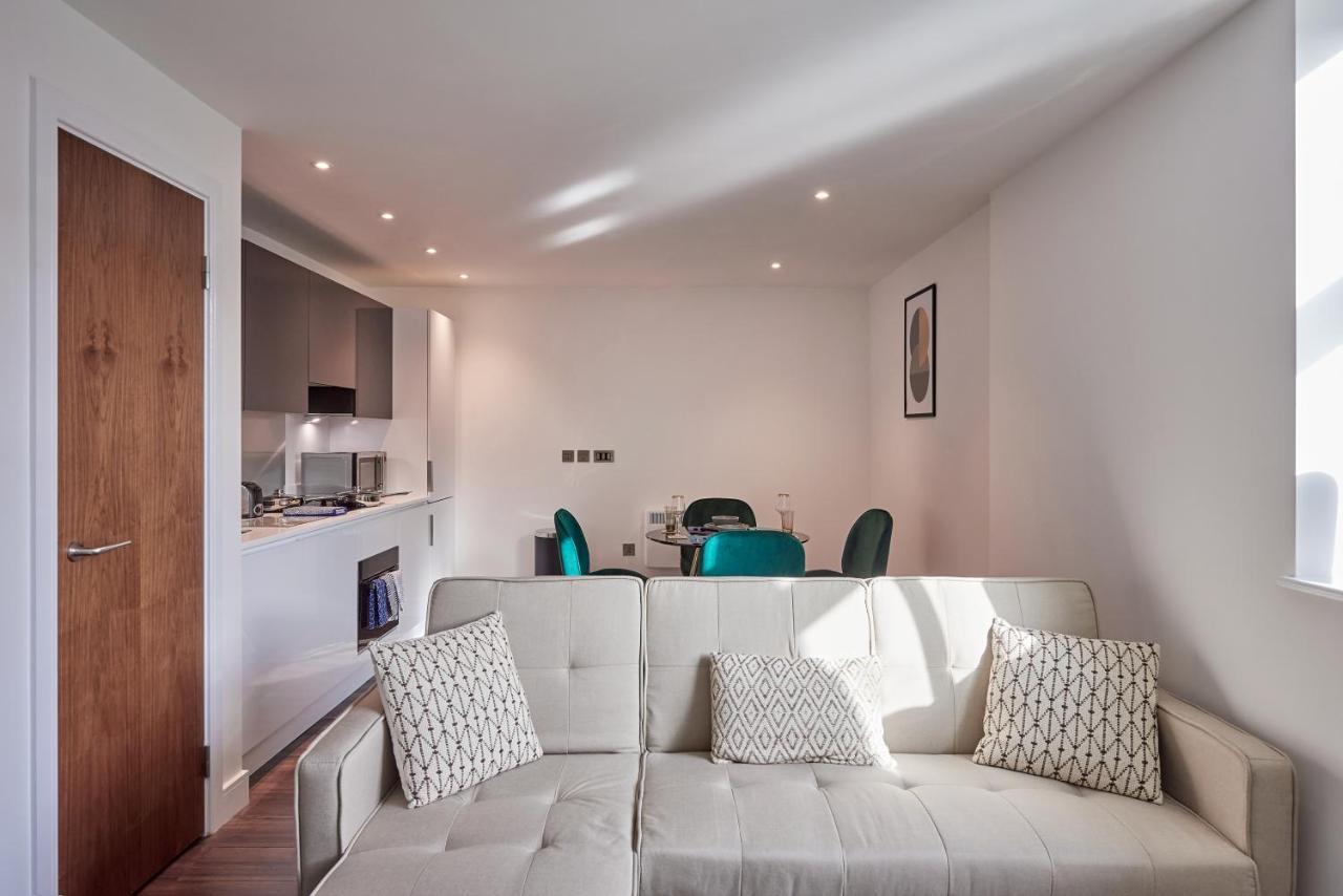 Apartmán Seven Living Slough - Free Parking & Fast Wi-Fi Exteriér fotografie
