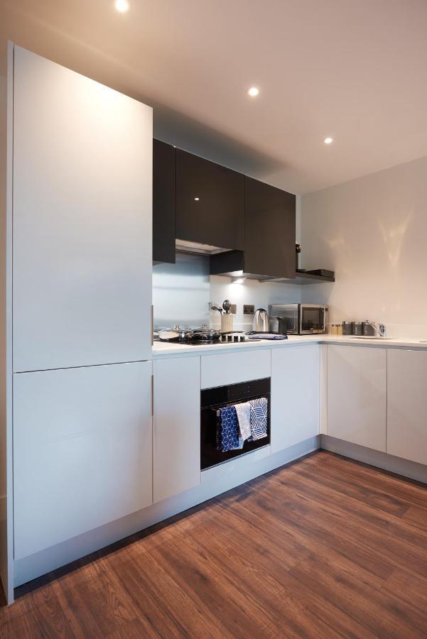 Apartmán Seven Living Slough - Free Parking & Fast Wi-Fi Exteriér fotografie
