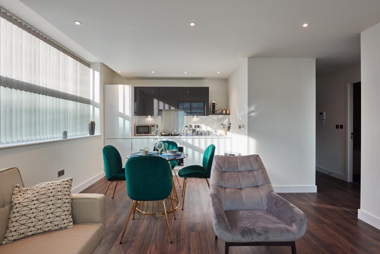 Apartmán Seven Living Slough - Free Parking & Fast Wi-Fi Exteriér fotografie