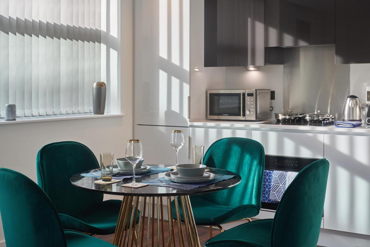 Apartmán Seven Living Slough - Free Parking & Fast Wi-Fi Exteriér fotografie