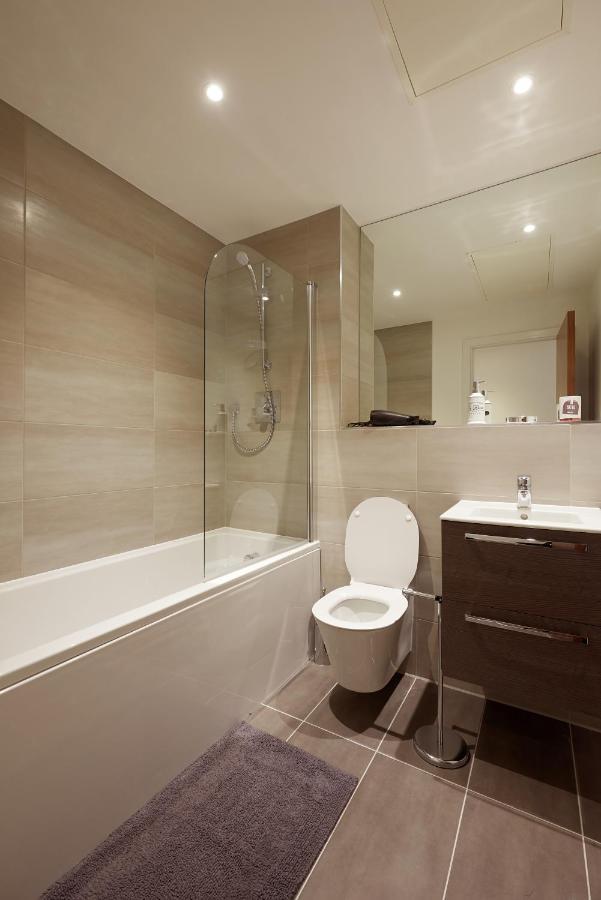 Apartmán Seven Living Slough - Free Parking & Fast Wi-Fi Exteriér fotografie