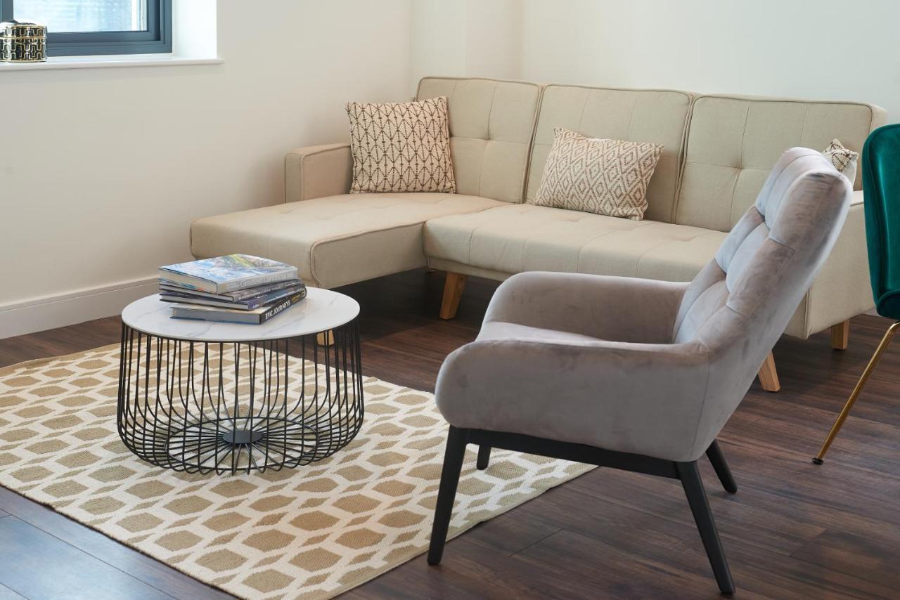 Apartmán Seven Living Slough - Free Parking & Fast Wi-Fi Exteriér fotografie
